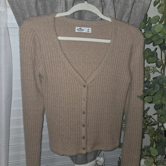 Hollister Women's Tan Sweater - Picture 1 of 5